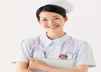 Y tá nam có lương cao hơn y tá nữ