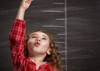 Chiều cao trẻ em liên quan với đột quỵ thiếu máu cục bộ, xuất huyết nội sọ